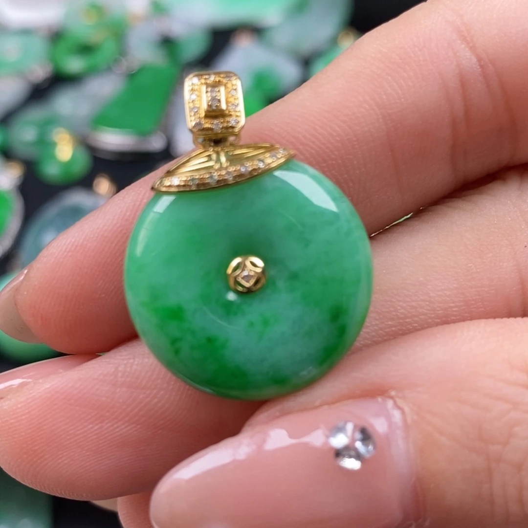 翡翠颈饰18K金镶嵌翡翠