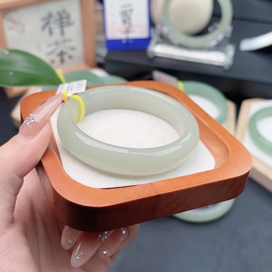 石英质玉未镶嵌手镯56