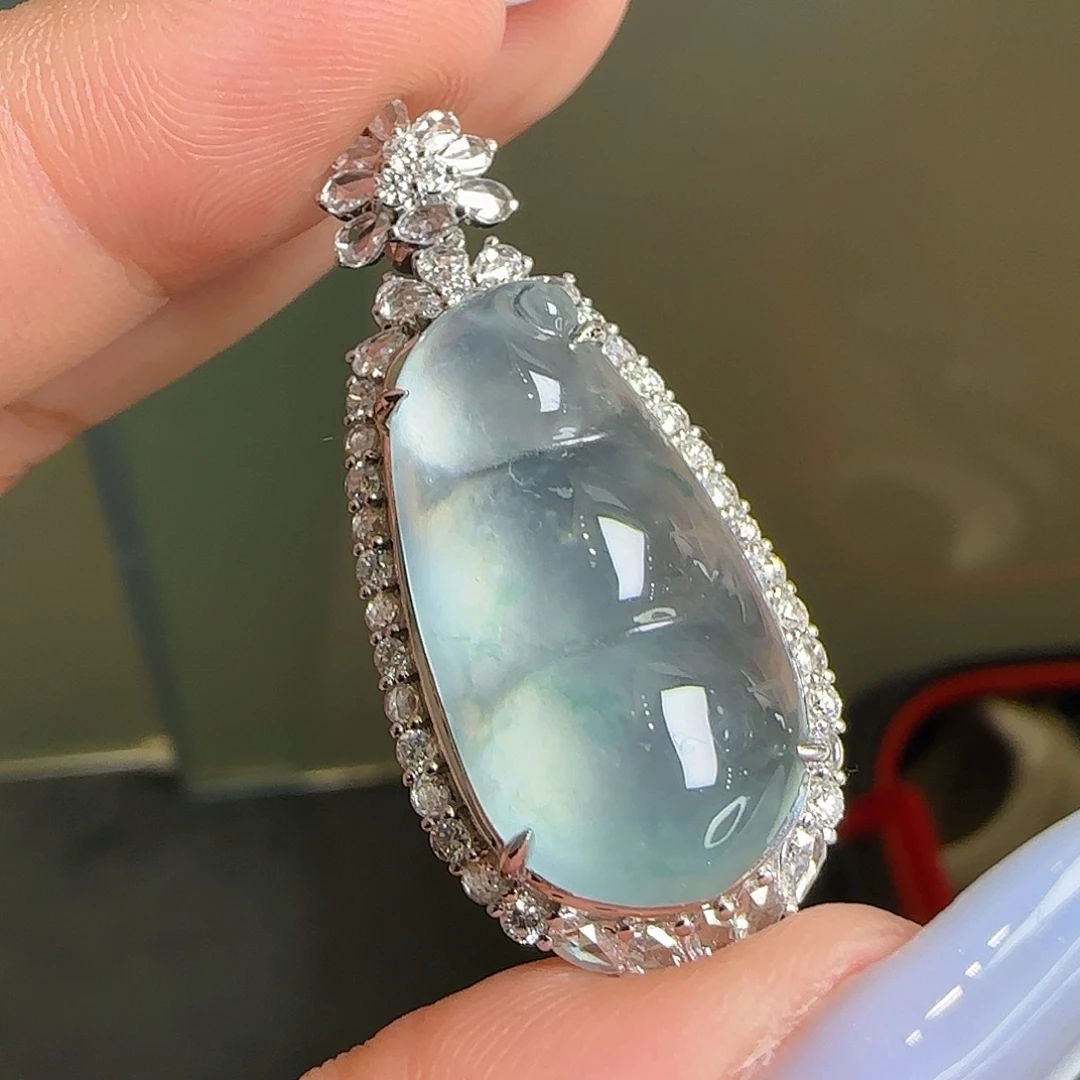 颈饰18K金镶嵌翡翠天然翡翠