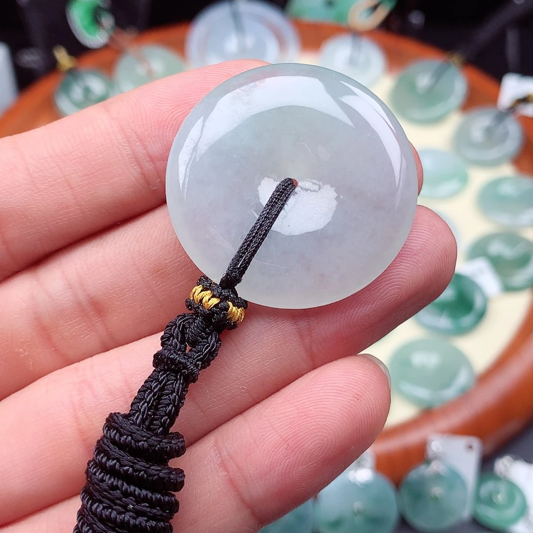 翡翠颈饰未镶嵌平安扣