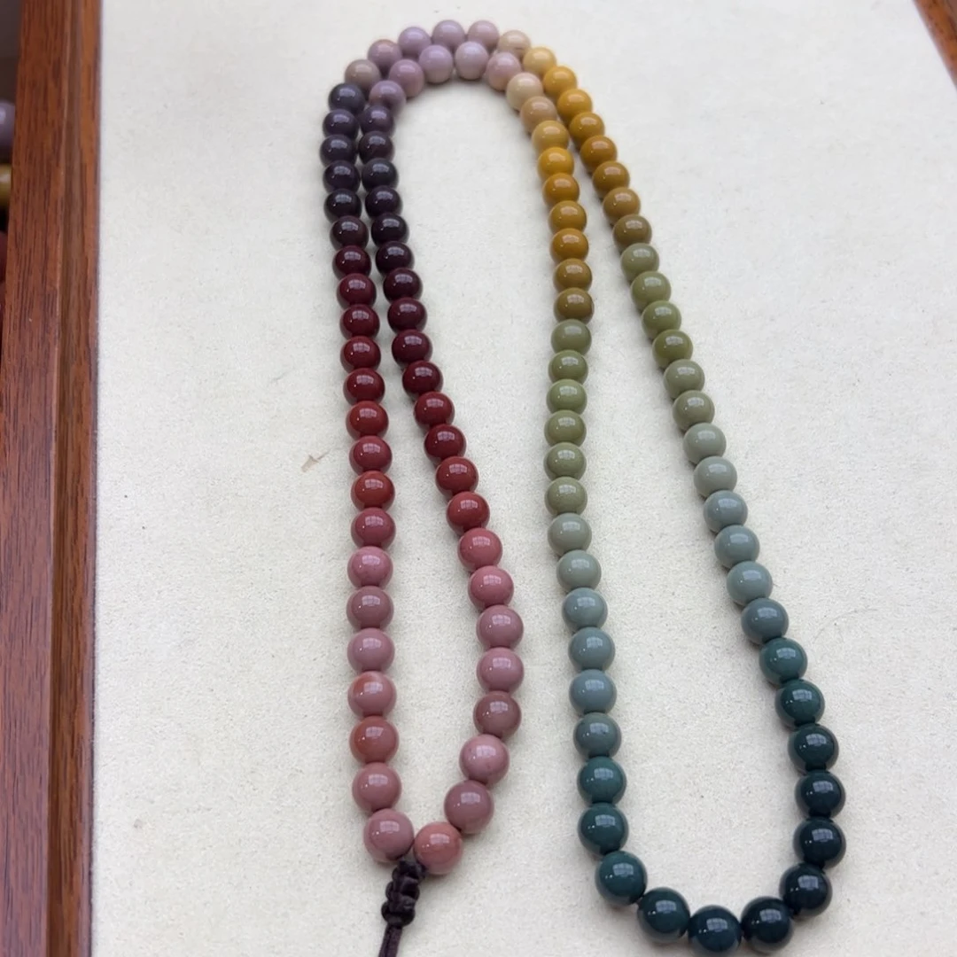 石英质玉颈饰未镶嵌小*脏