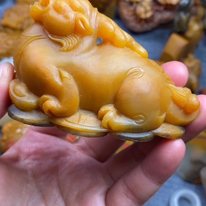 石英质玉（黄龙玉）合金颈饰