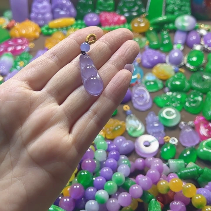 翡翠未镶嵌颈饰吊坠