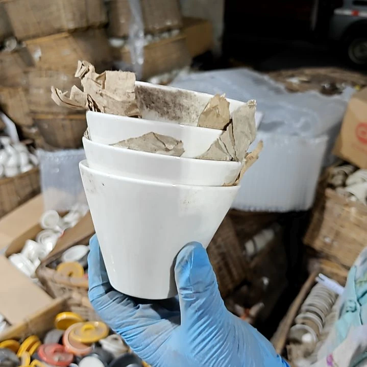 摆件盘子碗茶壶啥都有