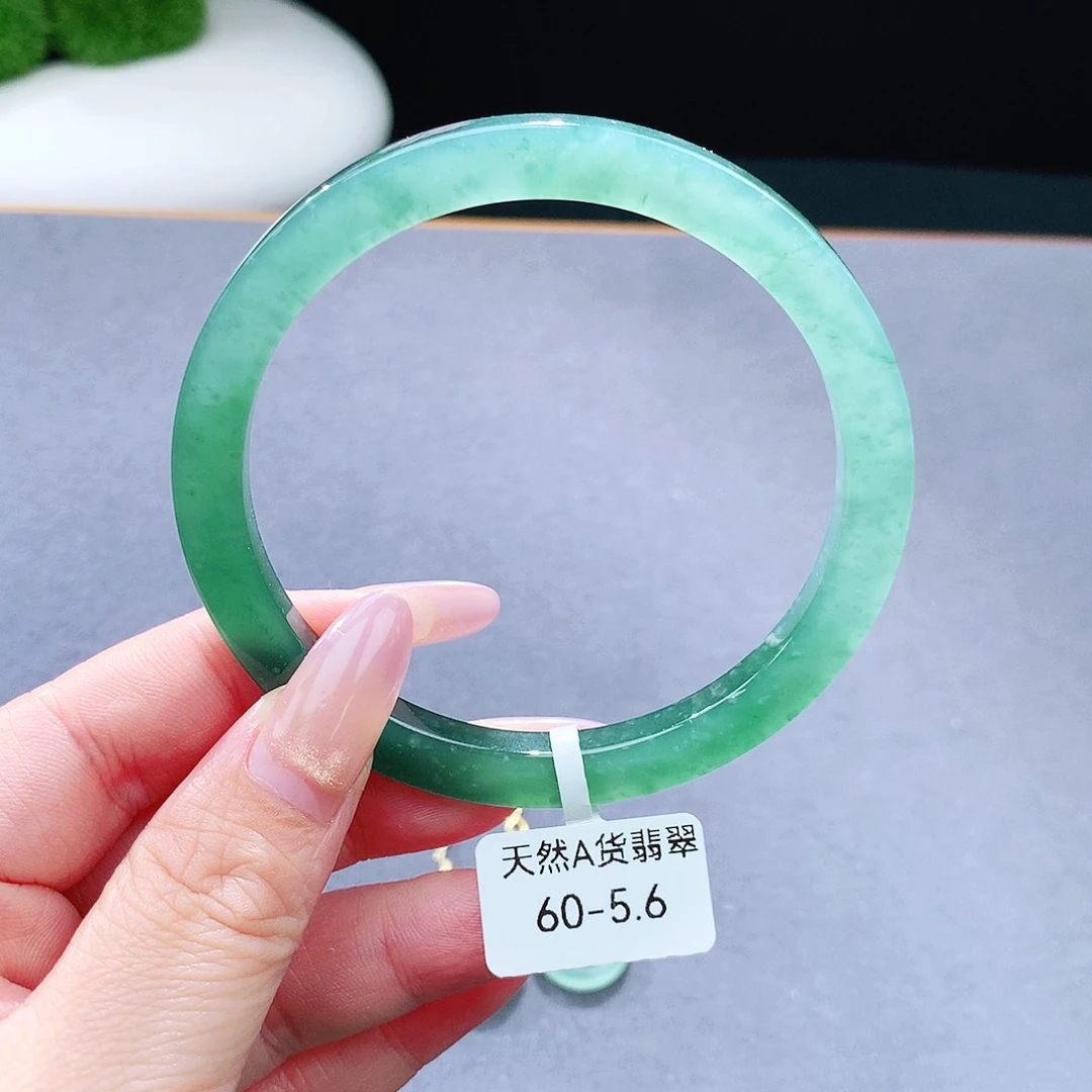 未镶嵌手镯（圆镯）翡翠