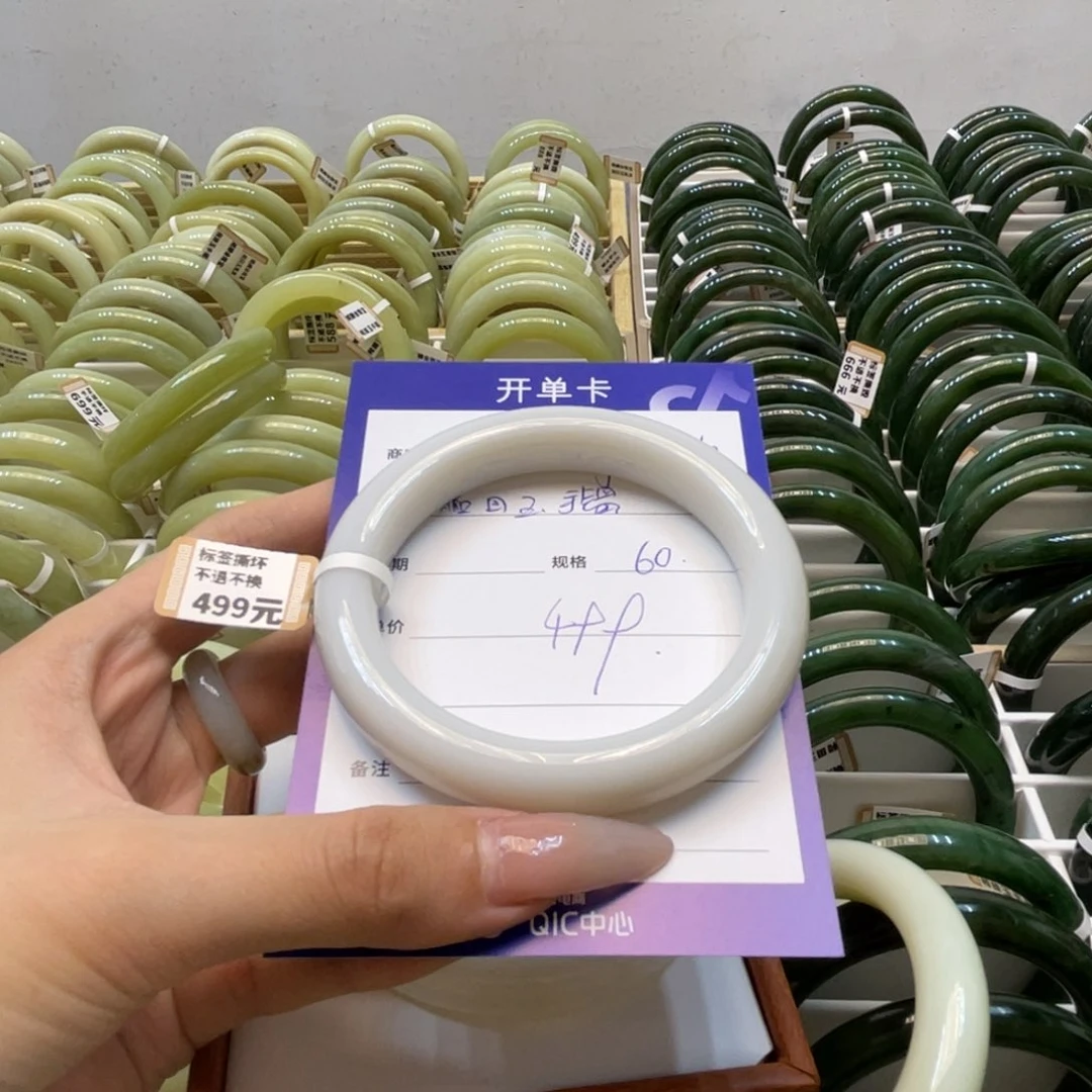 未镶嵌手镯和田玉H****h