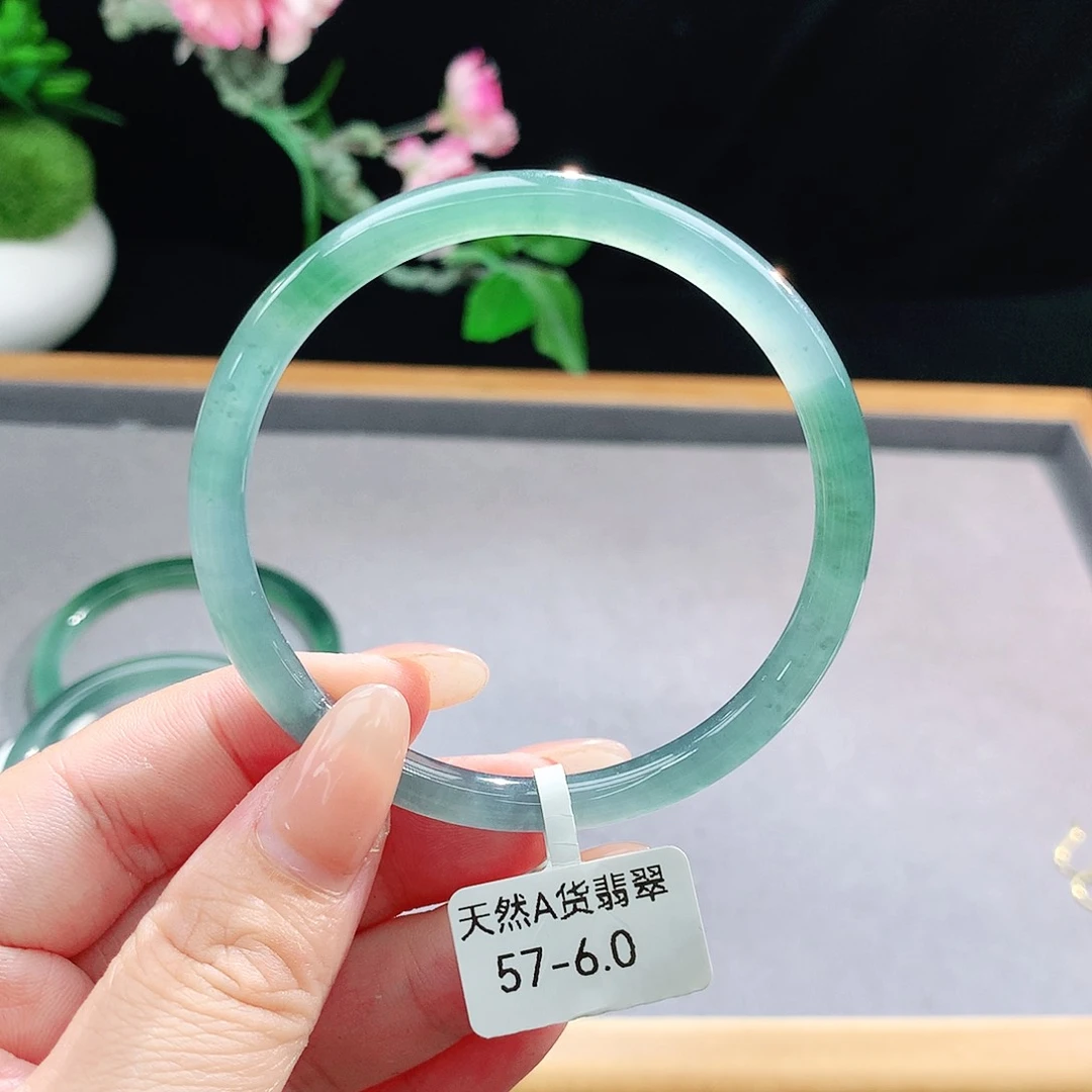 未镶嵌手镯（圆镯）翡翠