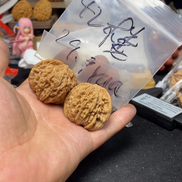 文玩核桃把件r****扯四座楼