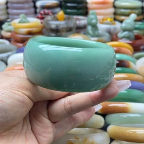 乐***兴未镶嵌手镯石英质玉