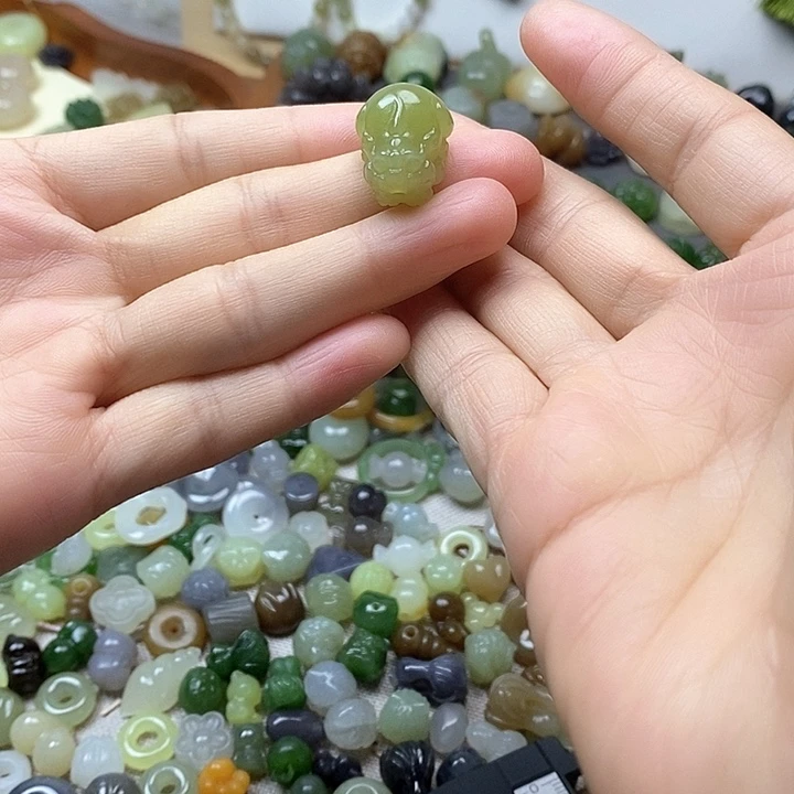 未镶嵌和田玉挂件貔貅