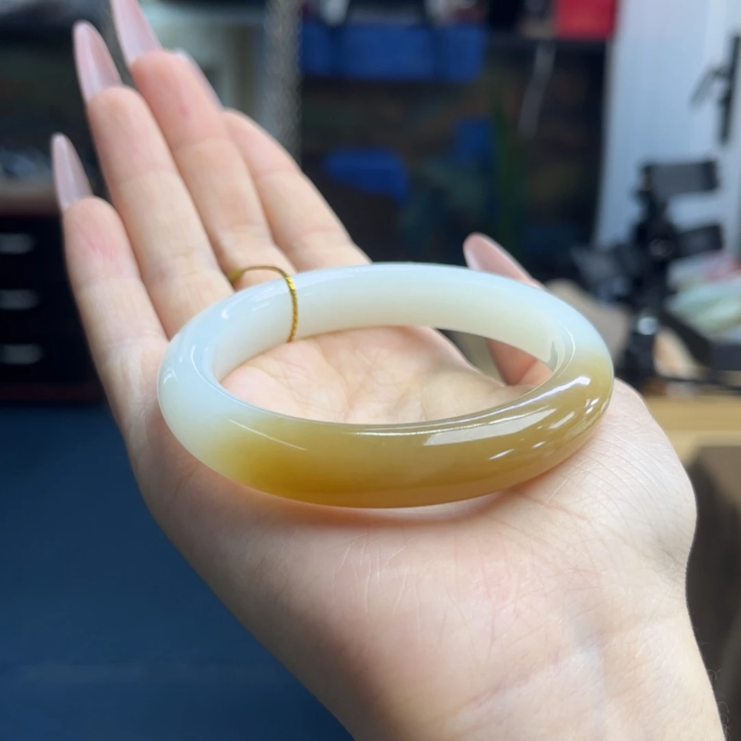 和田玉未镶嵌手镯