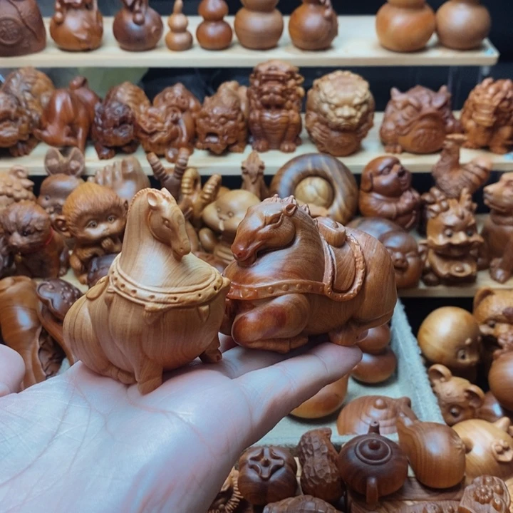 木质峰*崖柏木雕。。马