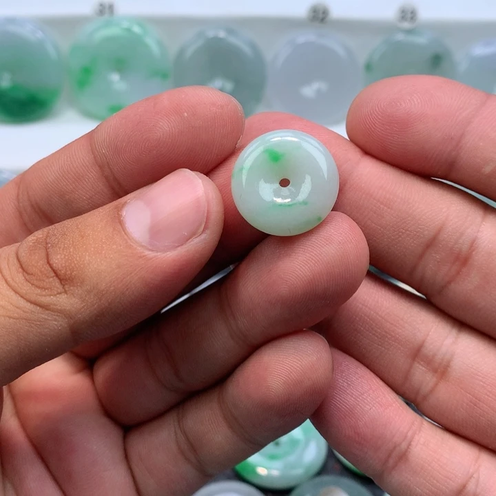 颈饰未镶嵌翡翠吴***哥缅甸天然A货翡翠