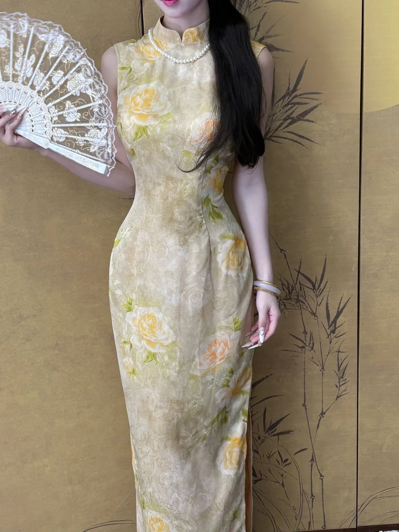 新中式缎面萝孔无袖港工旗袍 平替芍药花