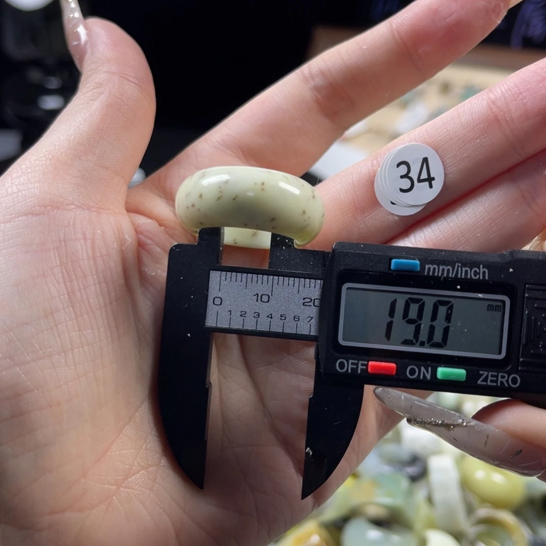 蛇纹石玉未镶嵌戒指