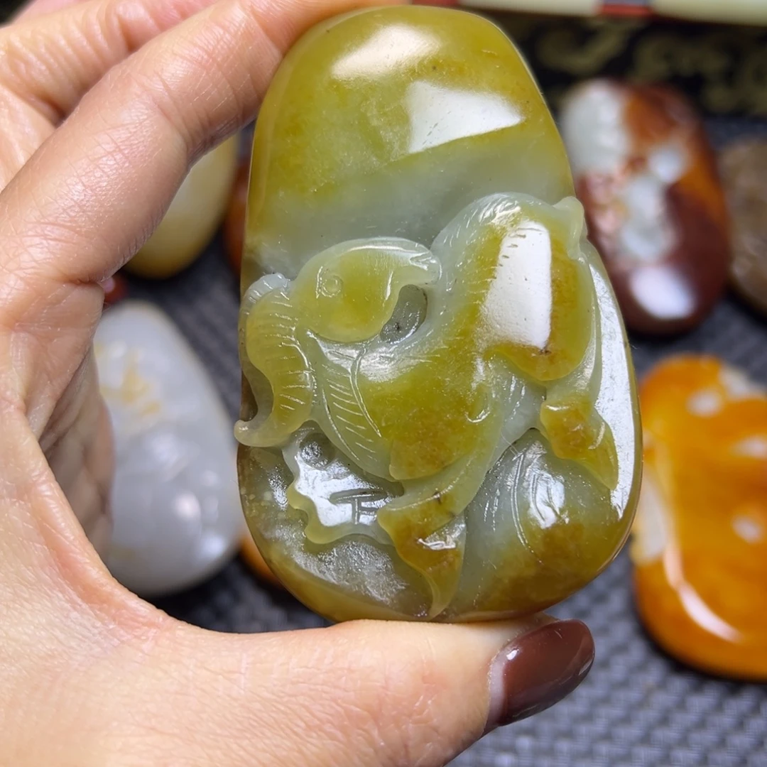 和田玉未镶嵌把件