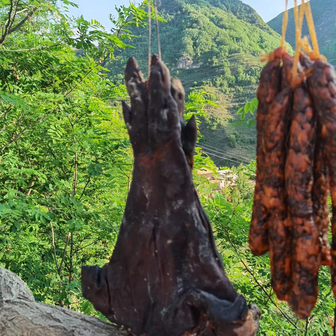 柴火烟熏正土猪肉腊肠传统工艺