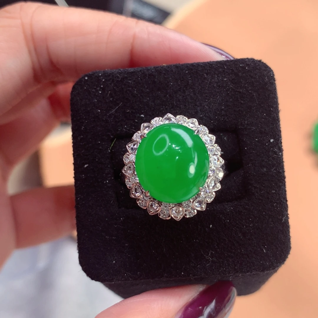 翡翠18K金镶嵌戒指