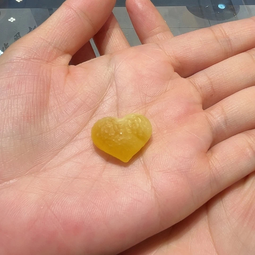 未镶嵌颈饰琥珀爱心