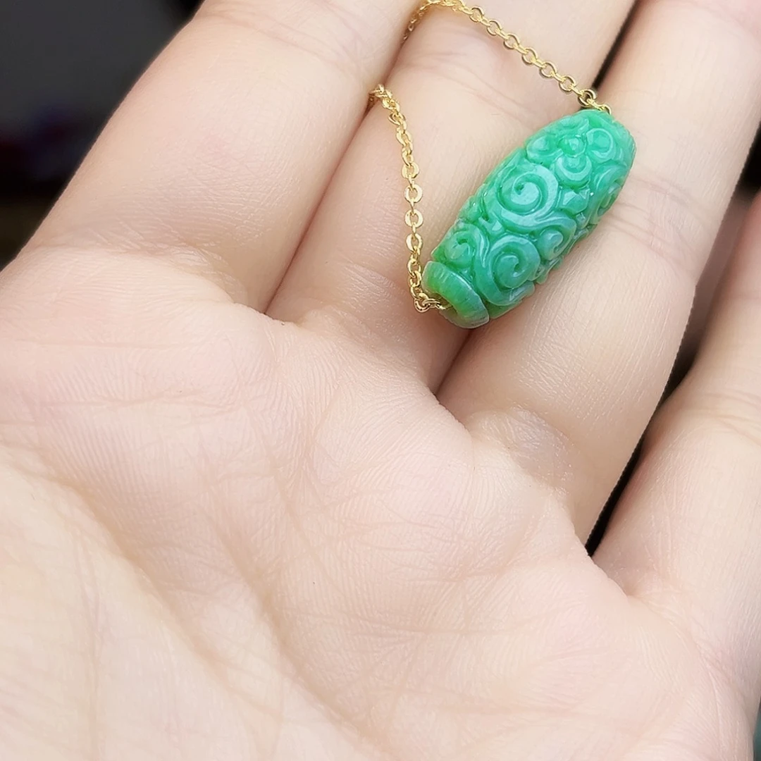 翡翠未镶嵌颈饰多样性