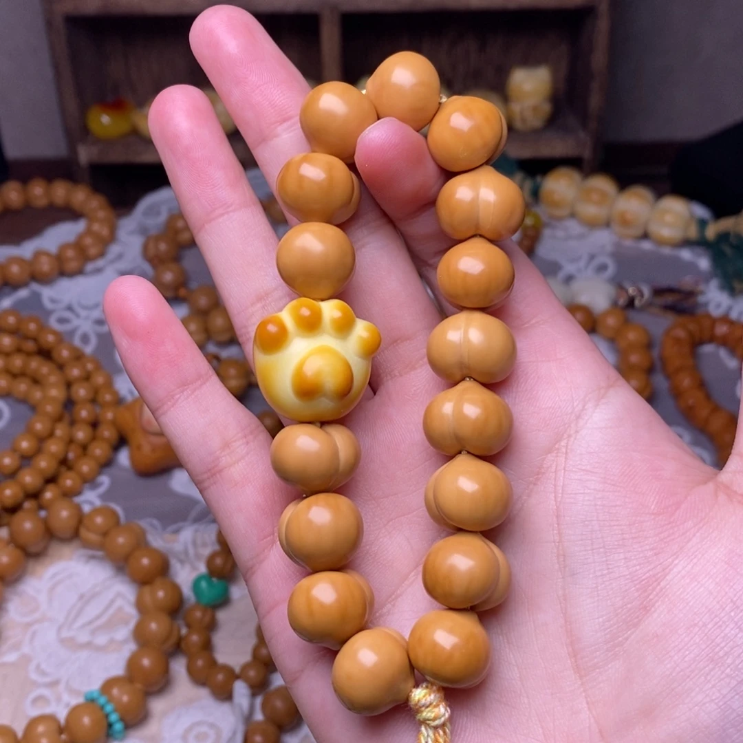 A***n猴头核桃把件屁桃