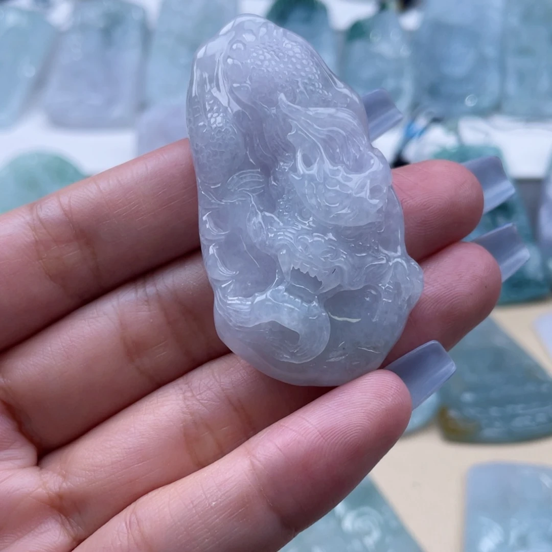 翡翠未镶嵌颈饰龙牌