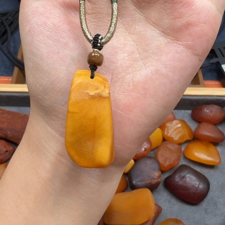 蜜蜡未镶嵌吊坠(赠链)