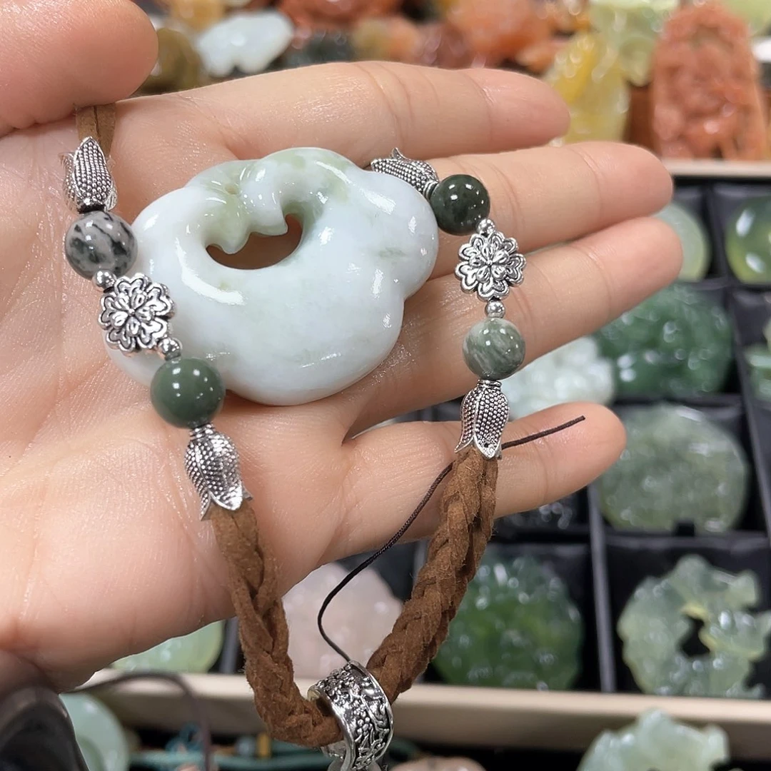 蛇纹石玉颈饰未镶嵌