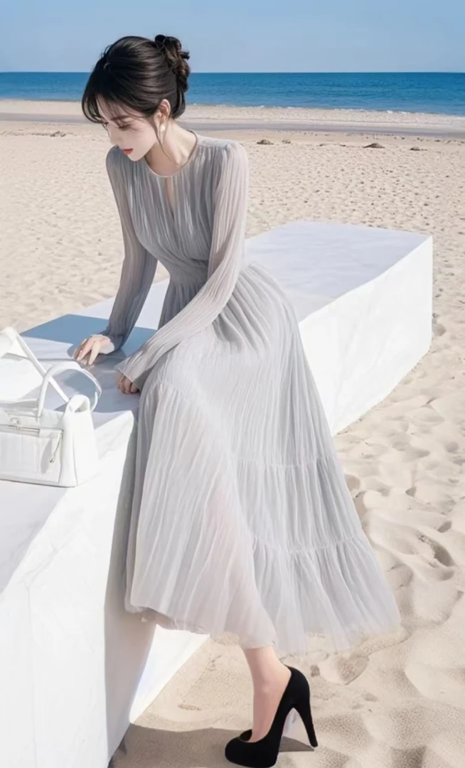 2025春装新款法式高级感气质大方得体海边度假浅灰色雪纺连衣裙子