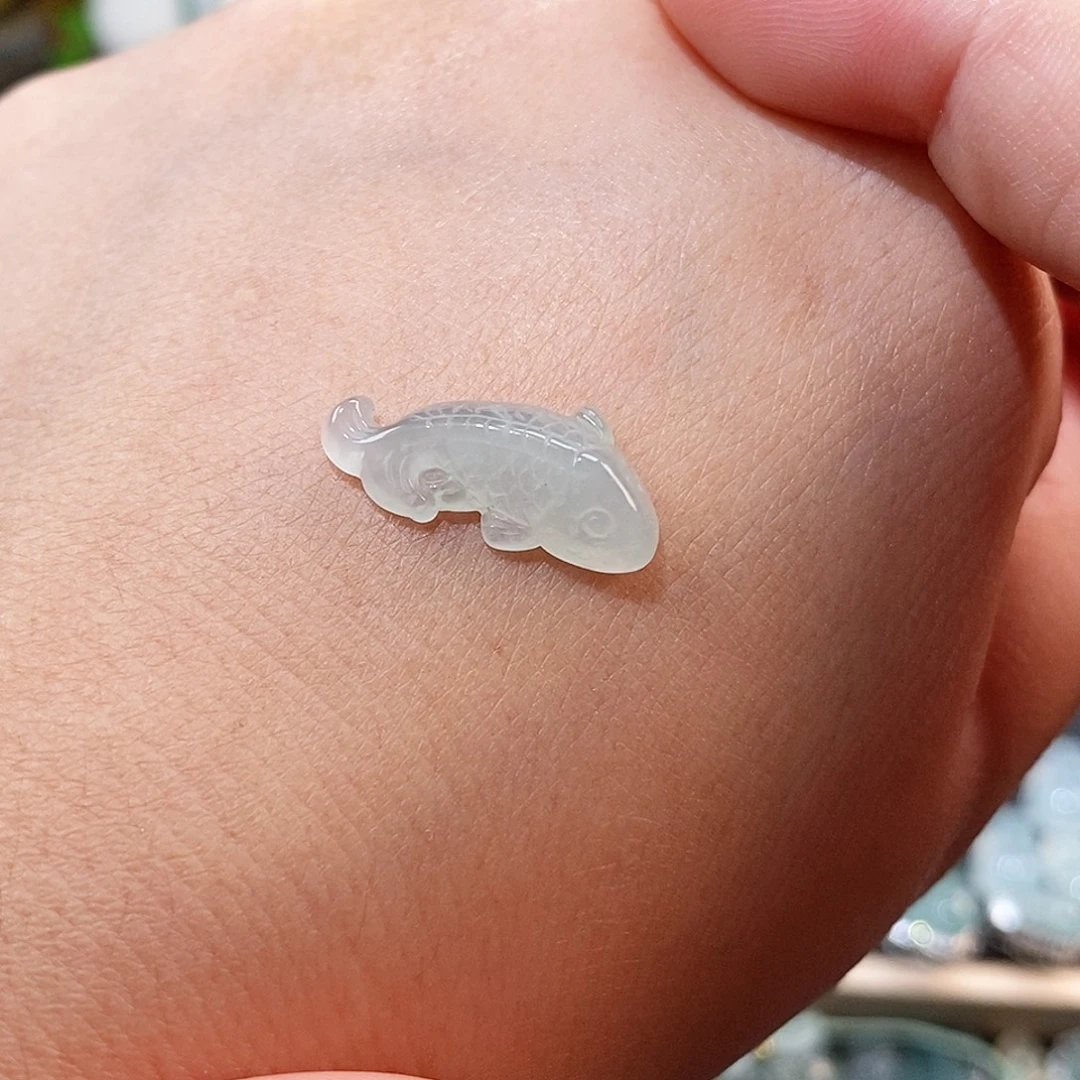 翡翠未镶嵌颈饰锦鲤