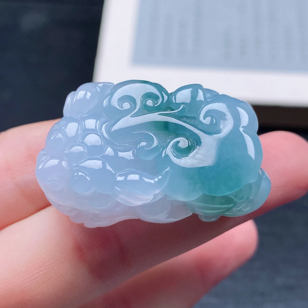 缅甸天然A货冰种翡翠飘花天空蓝口含珠金钱貔貅吊坠 36-21.8-13mm