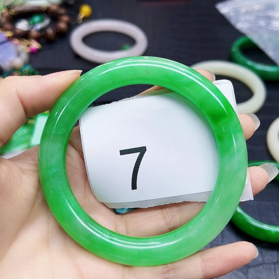 翡翠手镯未镶嵌默认微瑕