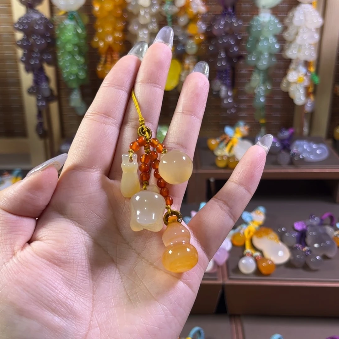 玛瑙/玉髓手机挂件未镶嵌福利通货料带包熔点新疆西藏不包邮。