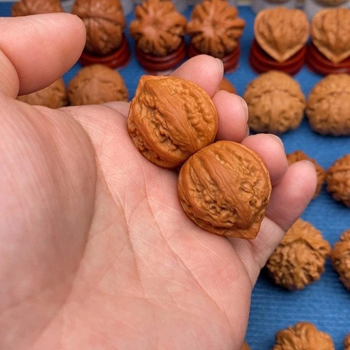 文玩核桃把件小赤龙