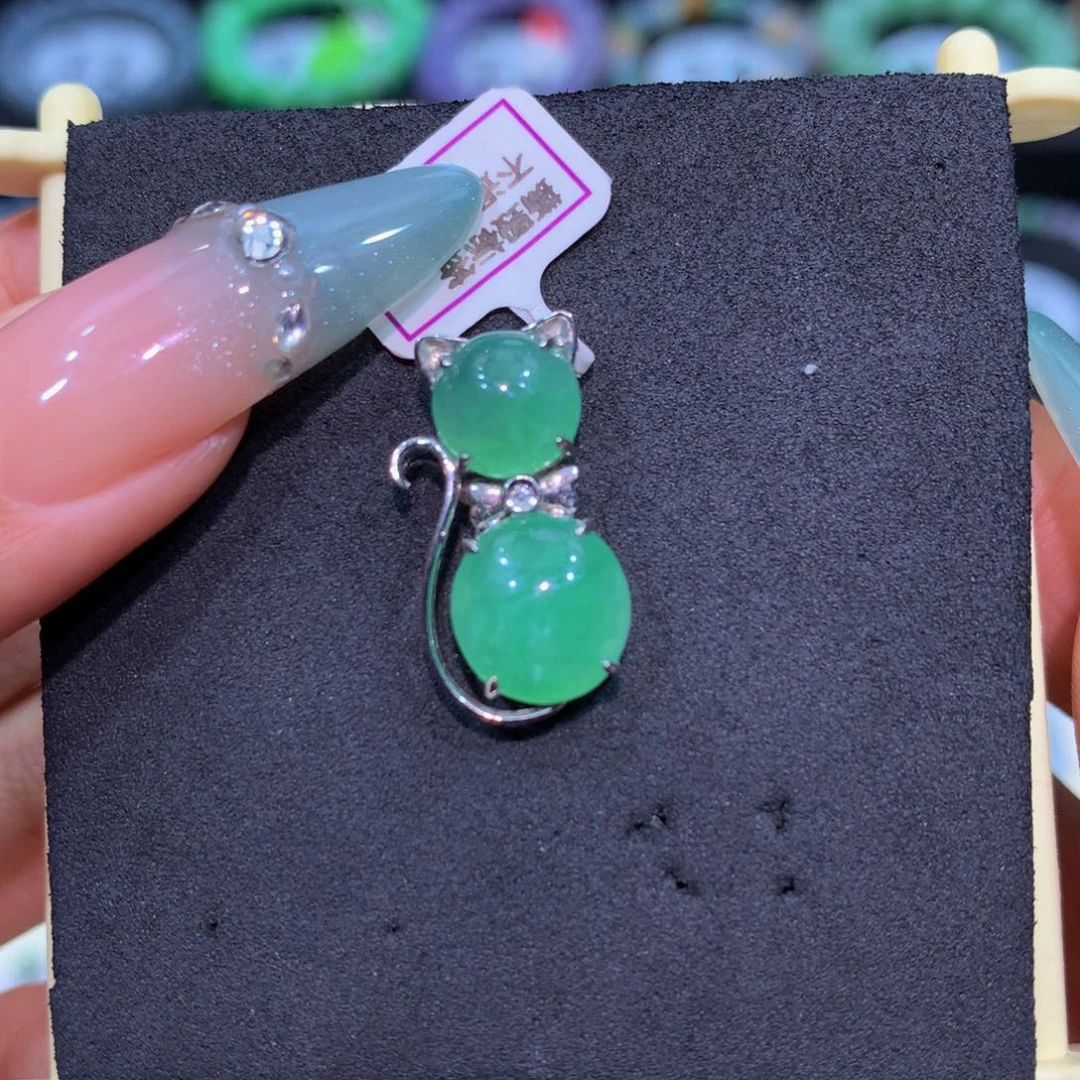 翡翠18K金镶嵌颈饰翡翠