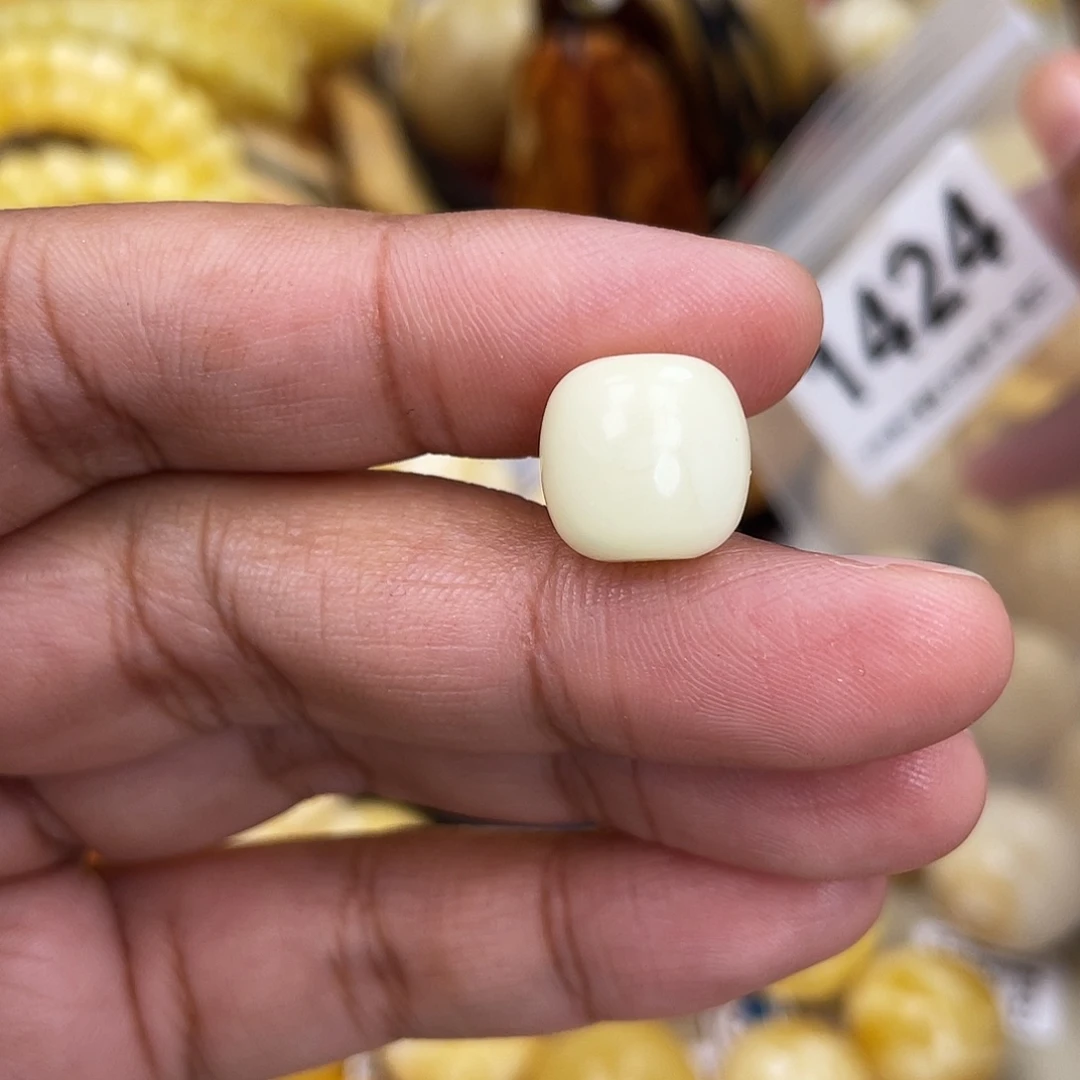 蜜蜡未镶嵌珠宝奇石12