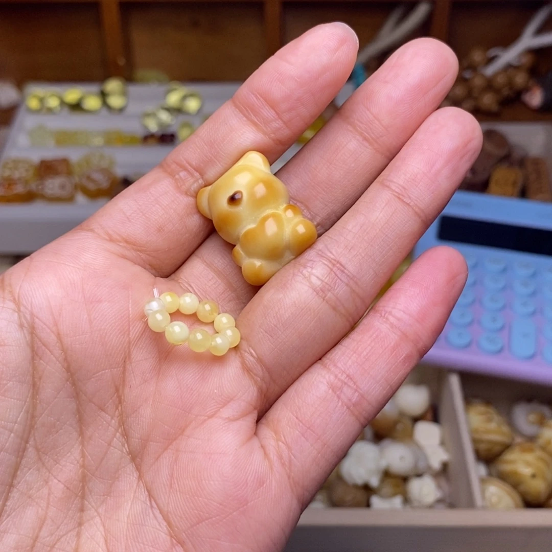 酷****猴头核桃吊坠小熊蜜卡