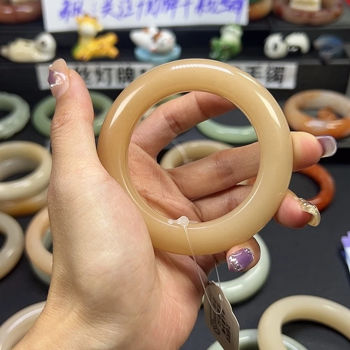 用***8石英岩玉未镶嵌手镯