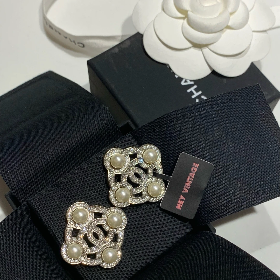 95新 Chanel/香奈儿 经典双C珍珠满钻耳钉 17590934
