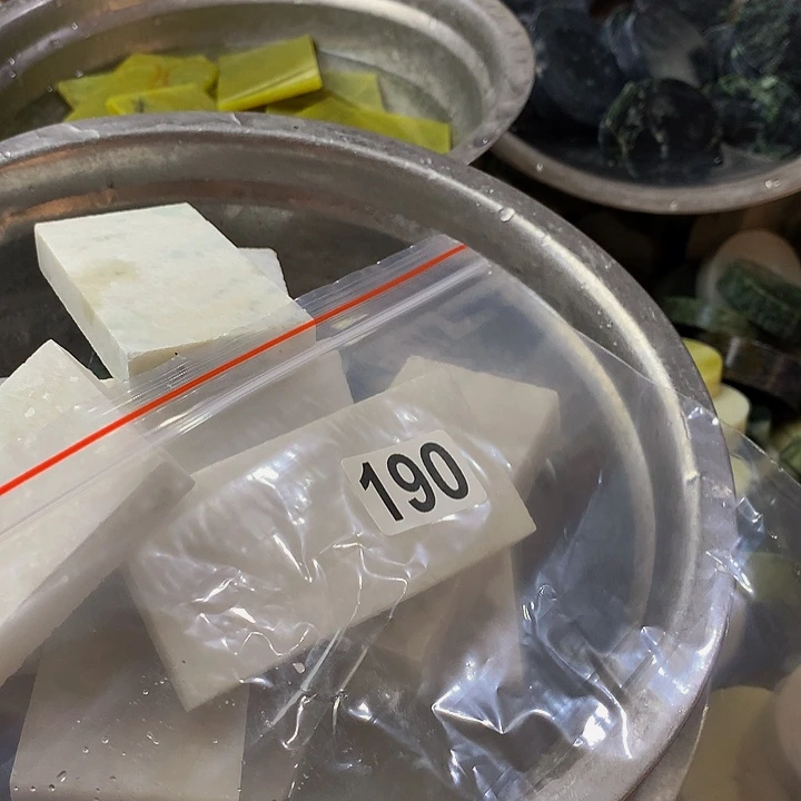 蛇纹石玉未镶嵌珠宝半成品拾*