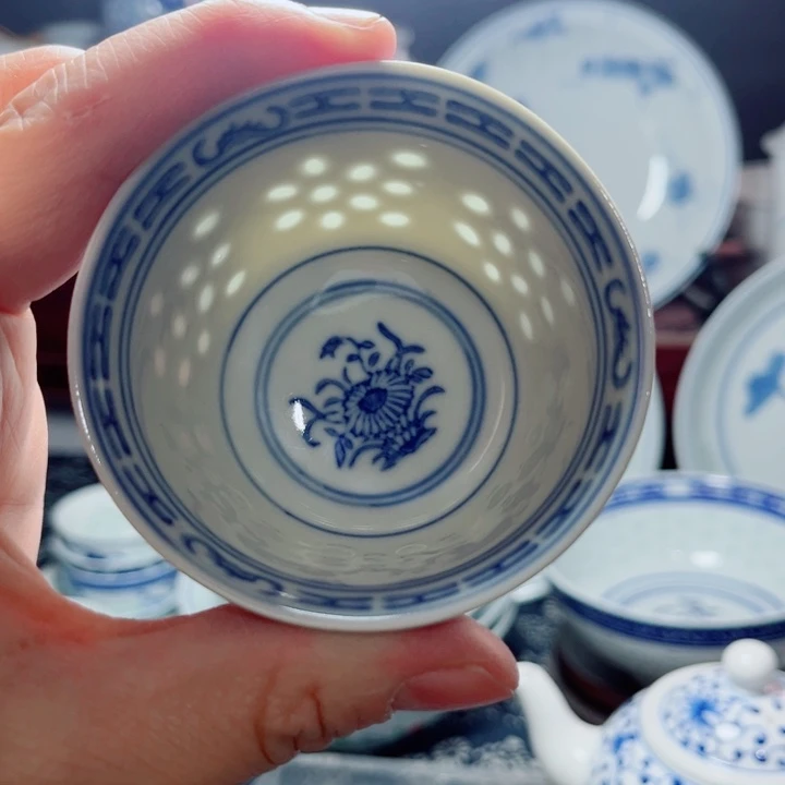 青花玲珑兰花二缸中玩玉底款