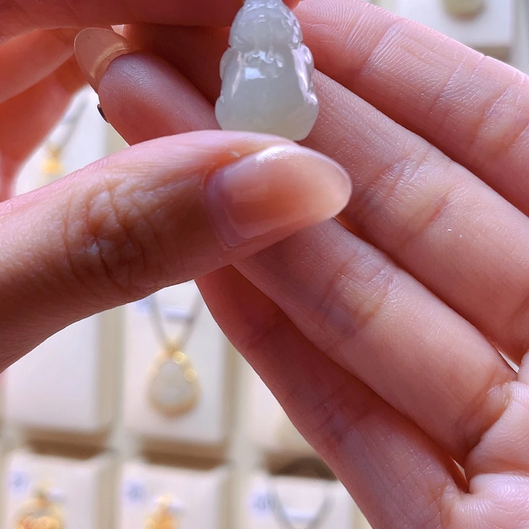 和田玉吊坠(赠链)18K金镶嵌