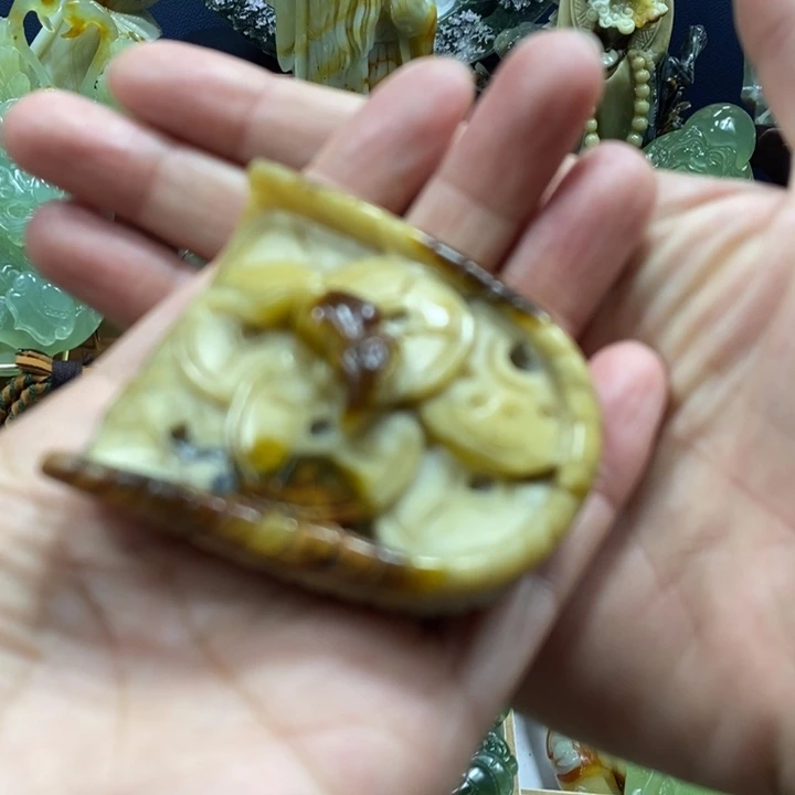 未镶嵌蛇纹石玉珠宝奇石