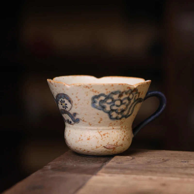 小黑个性复古家用百搭祥云抓耳杯(斋居底款)（Q8334）