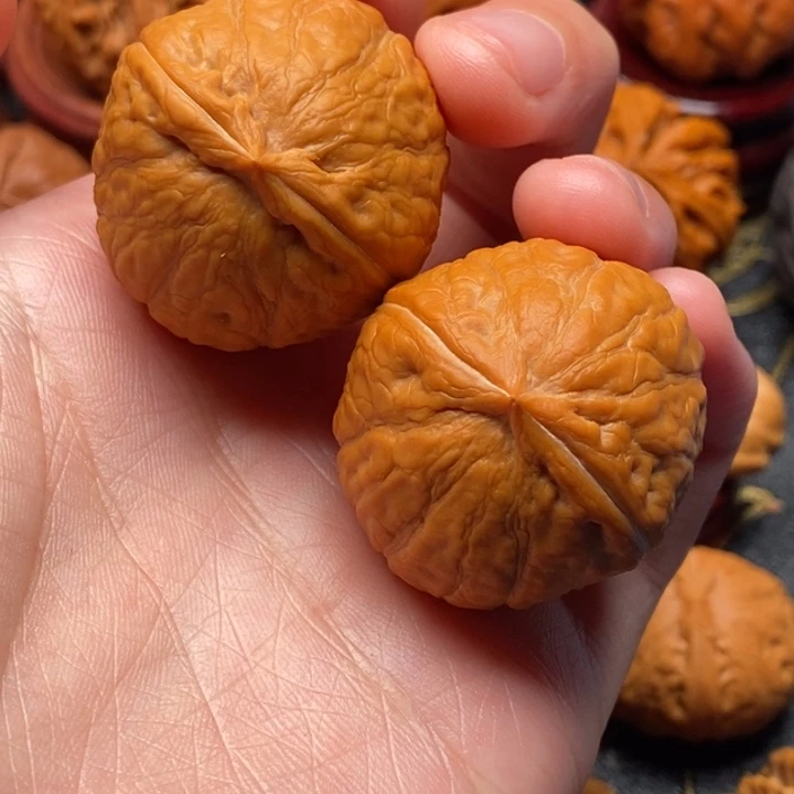 文玩核桃吊坠小桃心