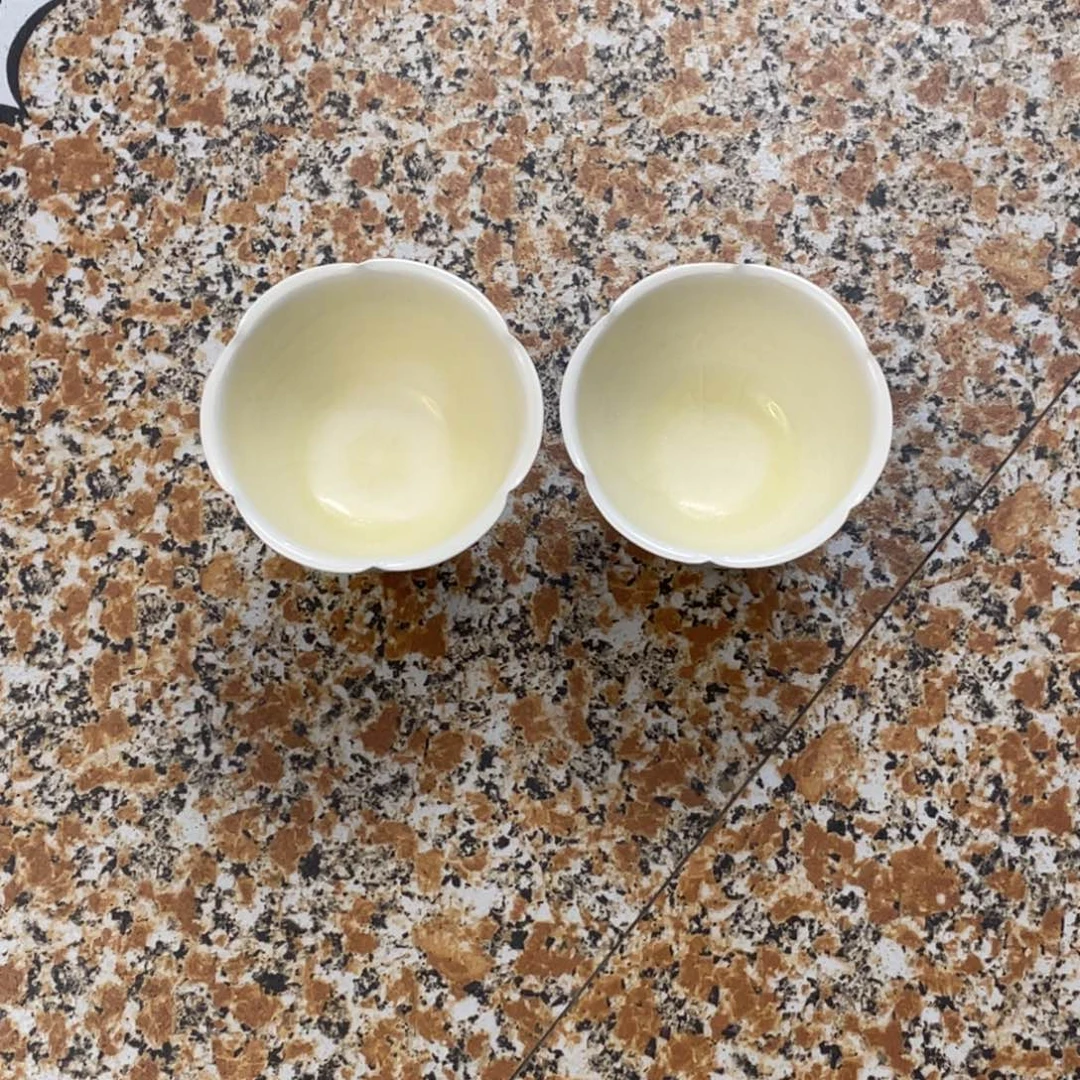 赏品白瓷杯子一对