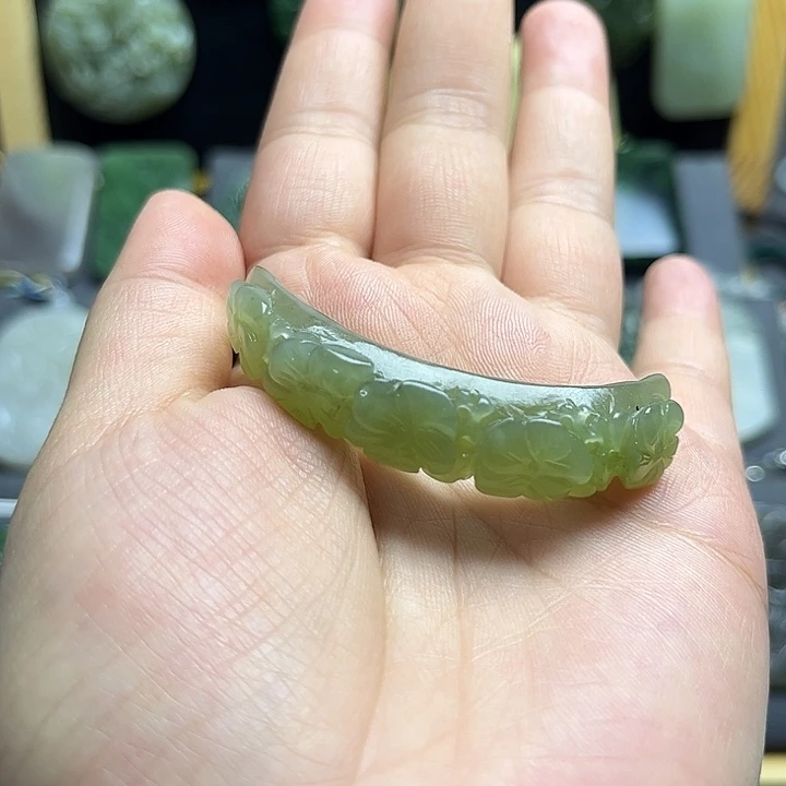 S***y和田玉未镶嵌颈饰