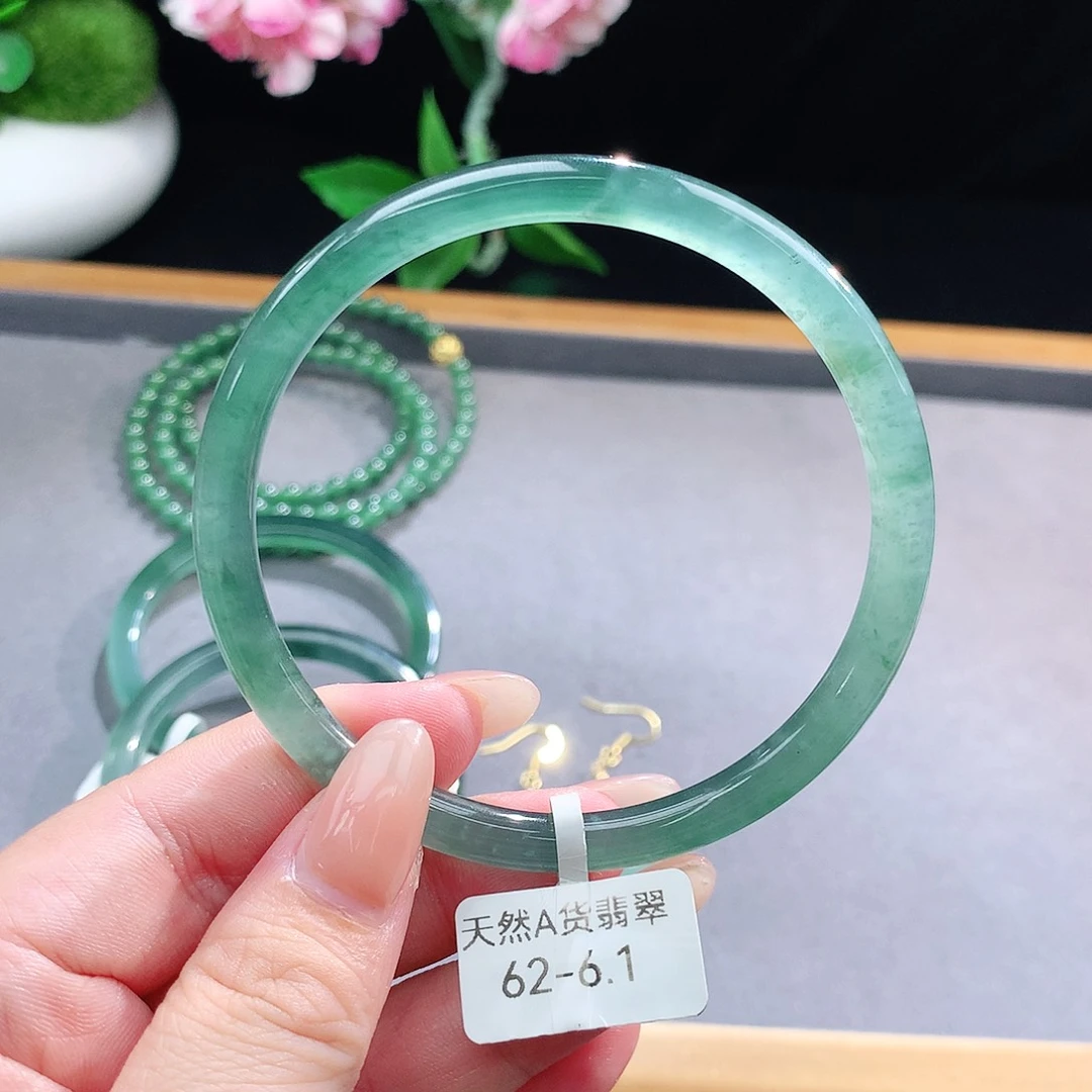 未镶嵌手镯（圆镯）翡翠