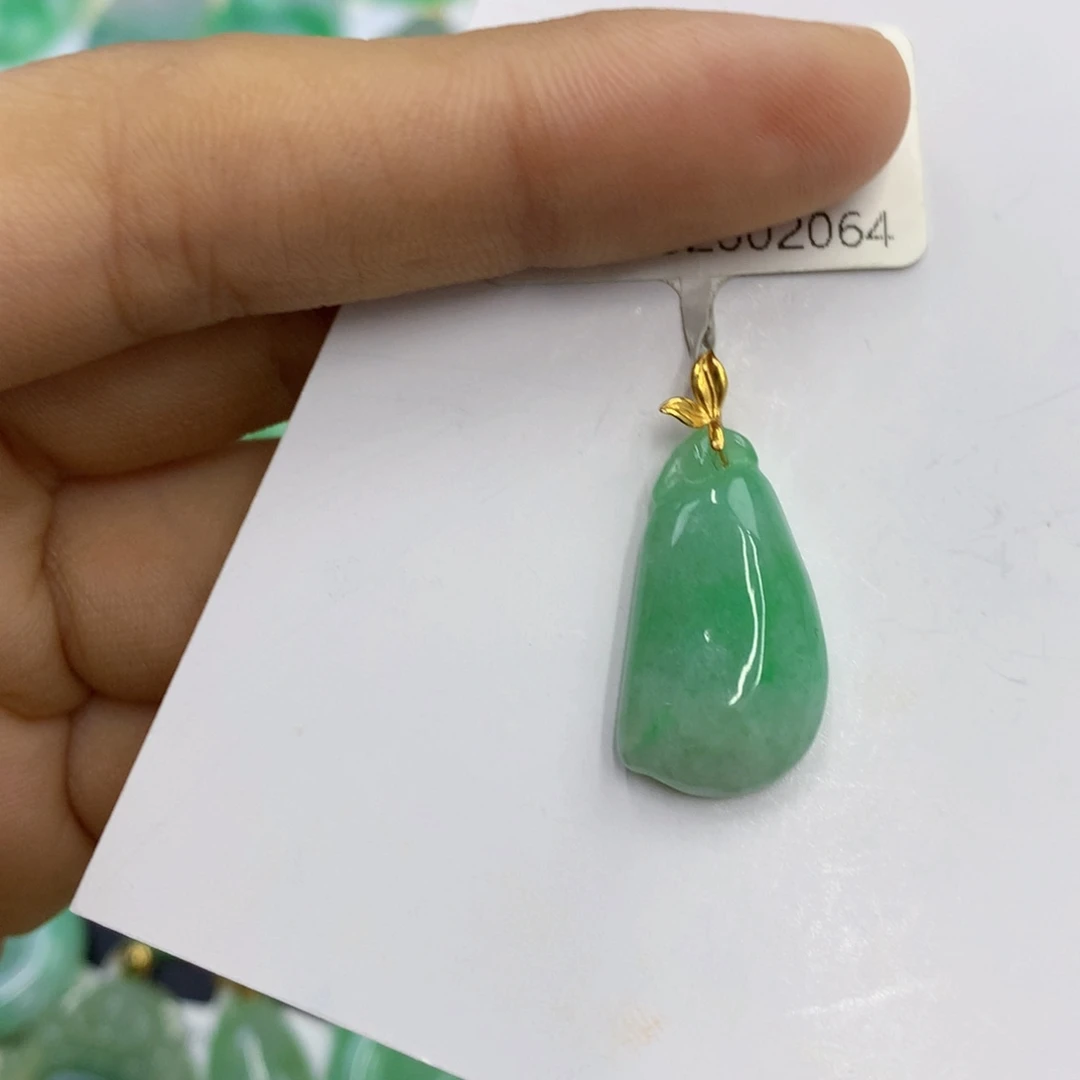 翡翠18K金镶嵌颈饰翡翠