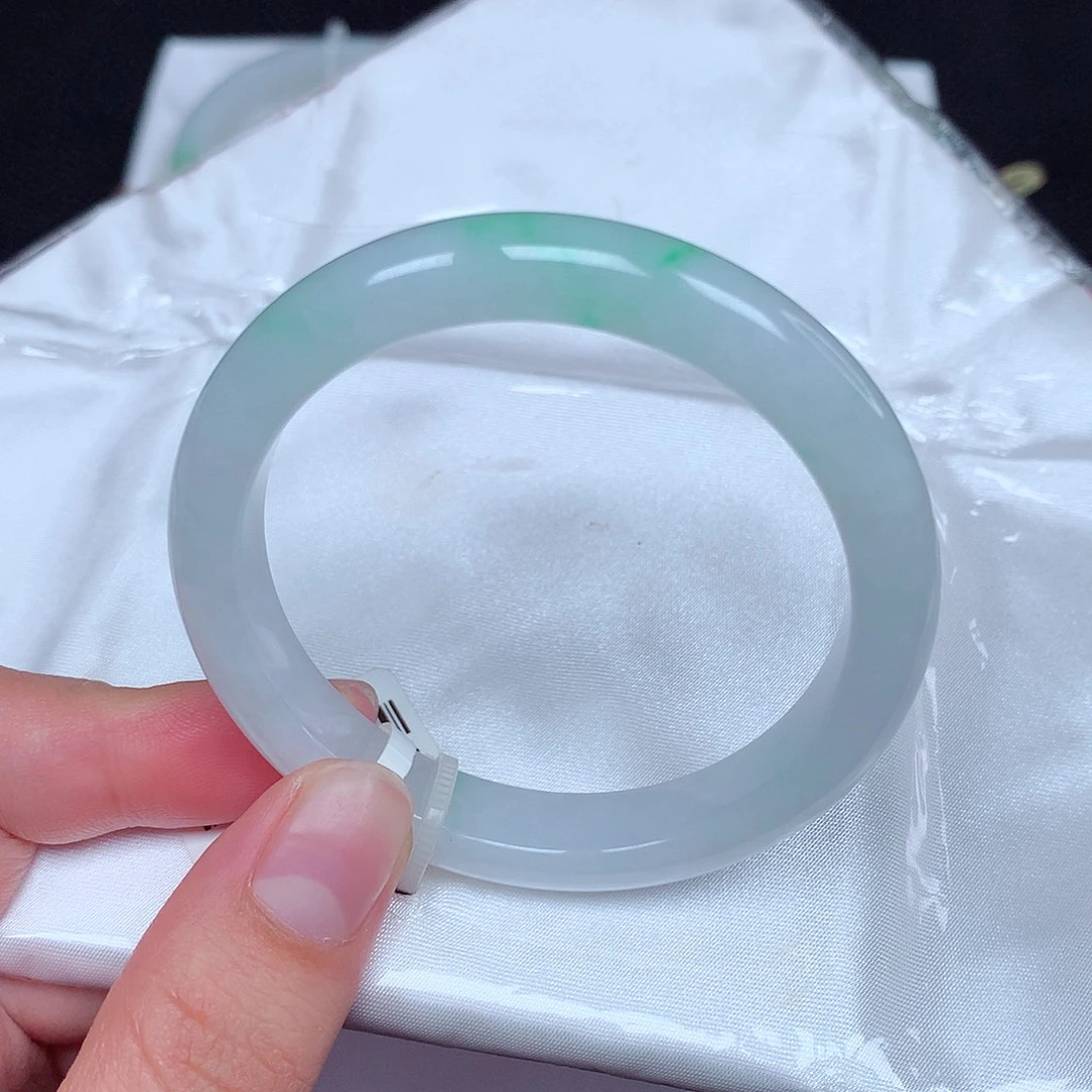 翡翠未镶嵌手镯（贵妃镯）正圈49